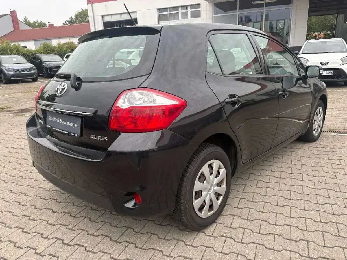 Gebraucht Toyota Auris Cool 99 PS (72 kW) 2013 Schwarz Limousine