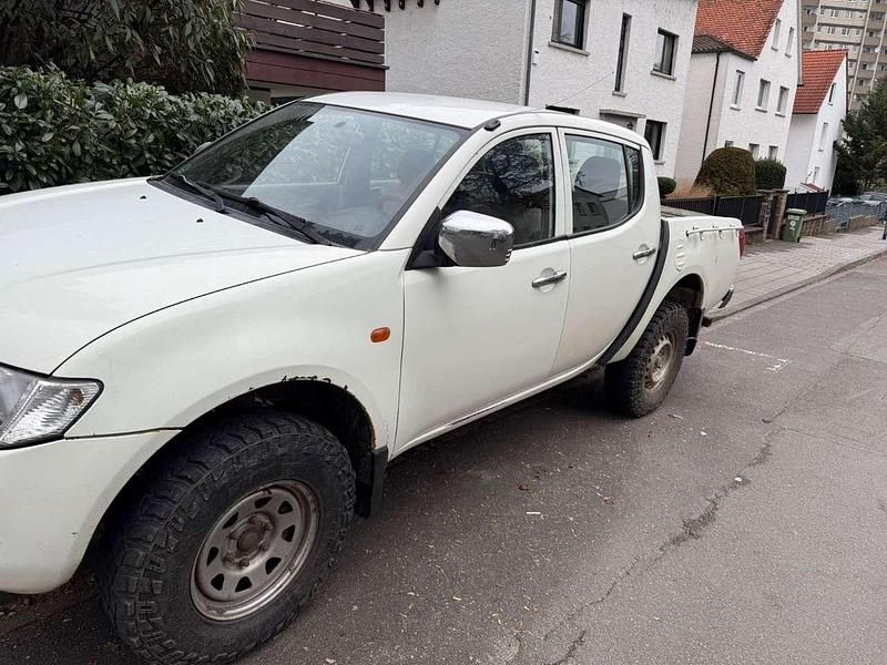 Gebraucht Mitsubishi L200 136 PS (100 kW) 2010 Weiß Pickup