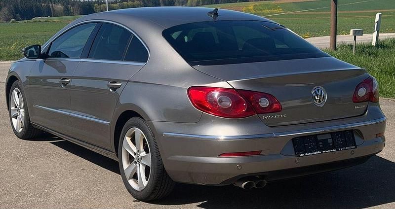 Second-hand VW Passat Basis 140 CP (102 kW) 2011 Maro Berlinǎ