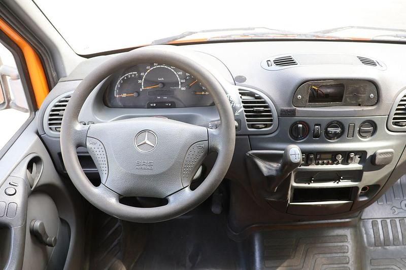 Second-hand Mercedes Sprinter 82 CP (60 kW) 2000 Portocaliu Van
