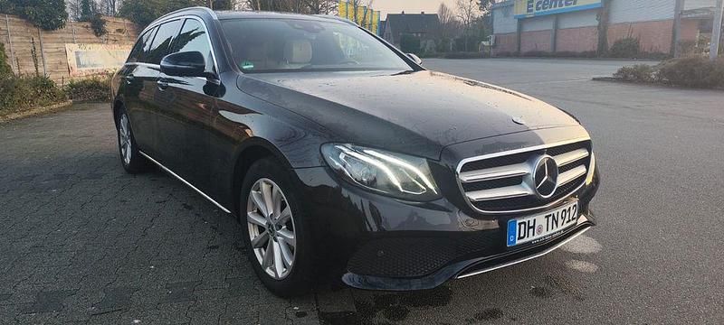 Gebraucht Mercedes E220 194 PS (142 kW) 2017 Schwarz Limousine