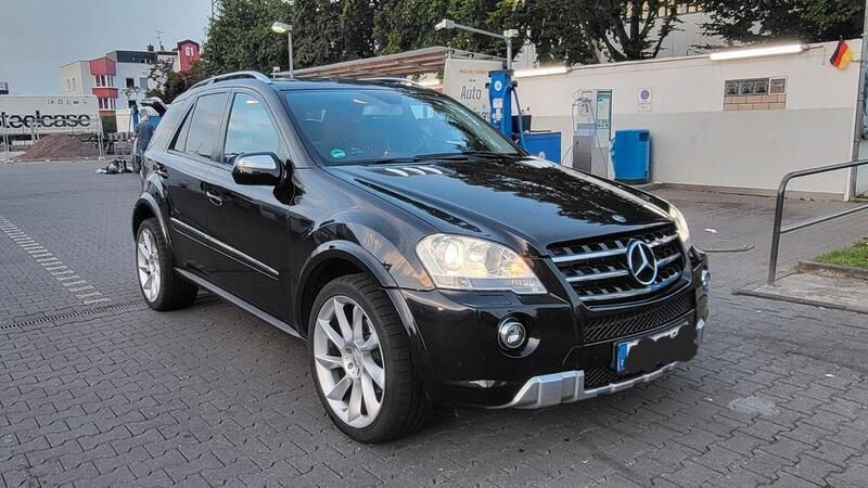 Schwarz Gebraucht 2009 Mercedes ML320 AMG SUV | 18.249 € - Bild 1/4