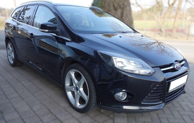 Gebraucht Ford Focus Titanium 125 PS (91 kW) 2013 Schwarz Kombi