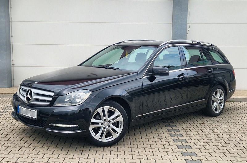Schwarz Gebraucht 2012 Mercedes C180 Avantgarde Kombi | 7.490 € (Fairer Preis) - Bild 1/4