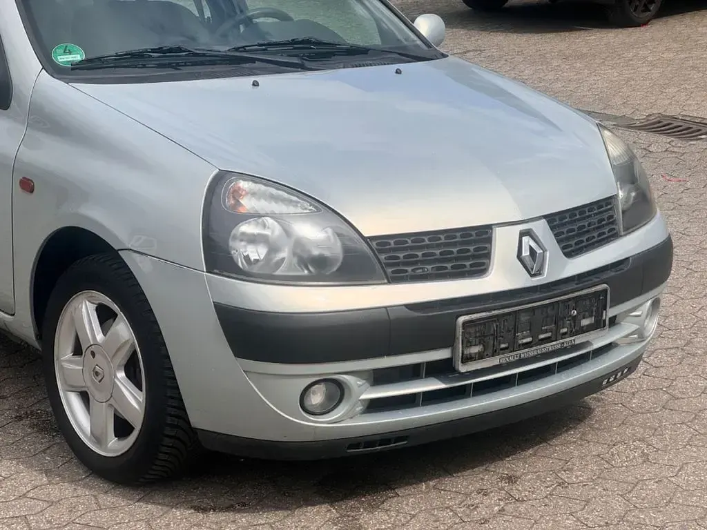 Gebraucht Renault Clio II 75 PS (55 kW) 2002 Silber Limousine