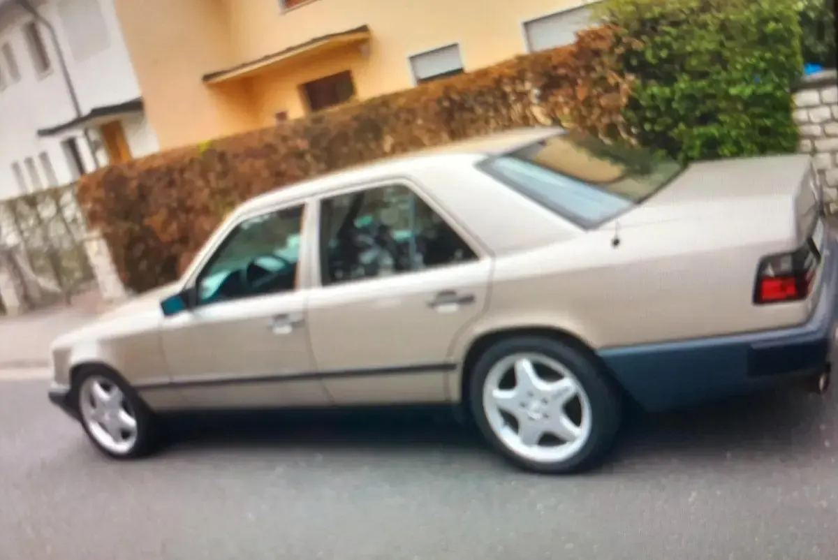 Gebraucht Mercedes E260 160 PS (117 kW) 1988 Grau Limousine