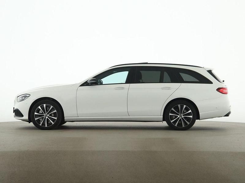 Gebraucht Mercedes E300 Avantgarde 306 PS (225 kW) 2022 Weiß Limousine