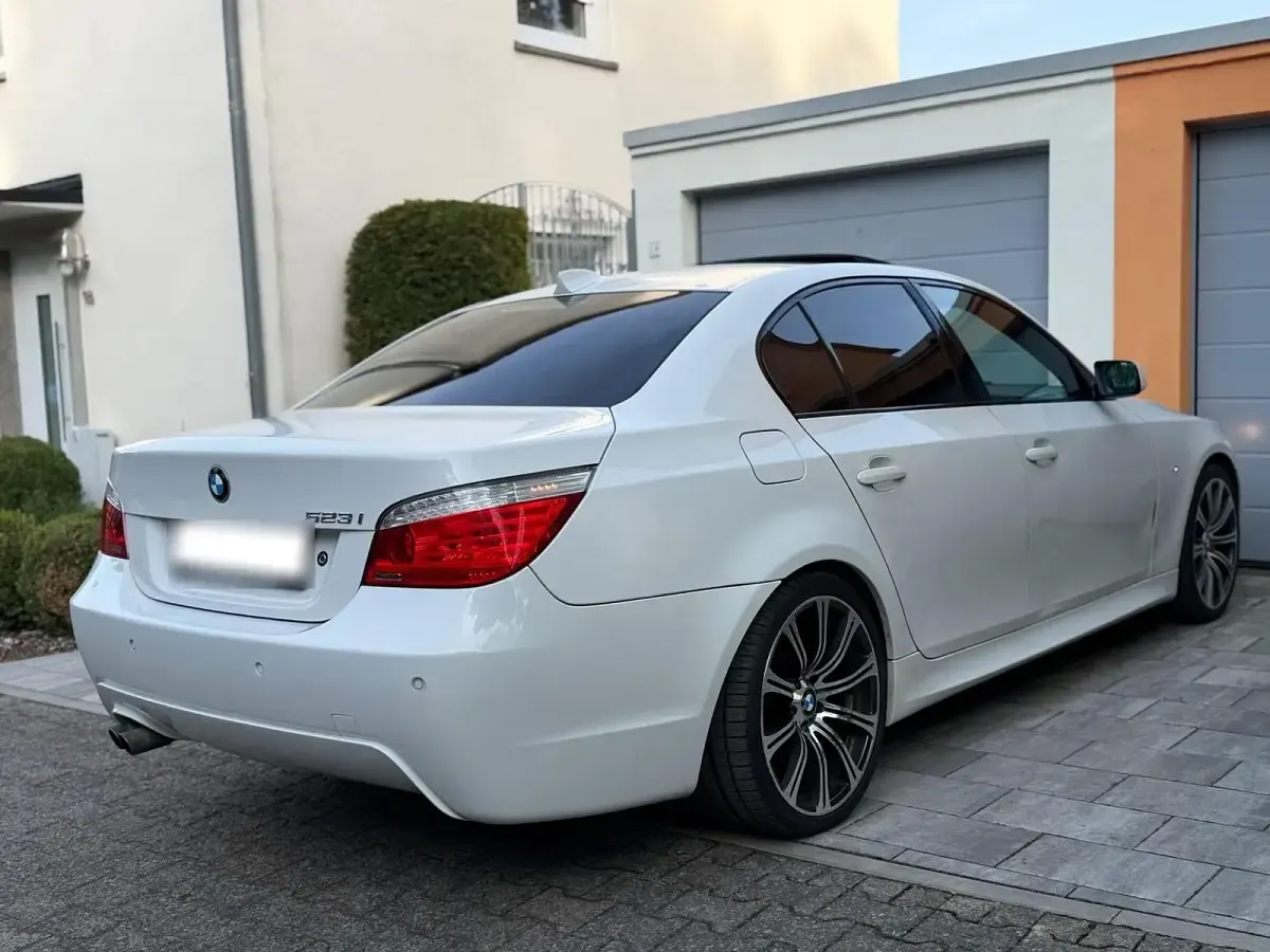 Gebraucht BMW 523 M Sport 190 PS (139 kW) 2009 Weiß Limousine