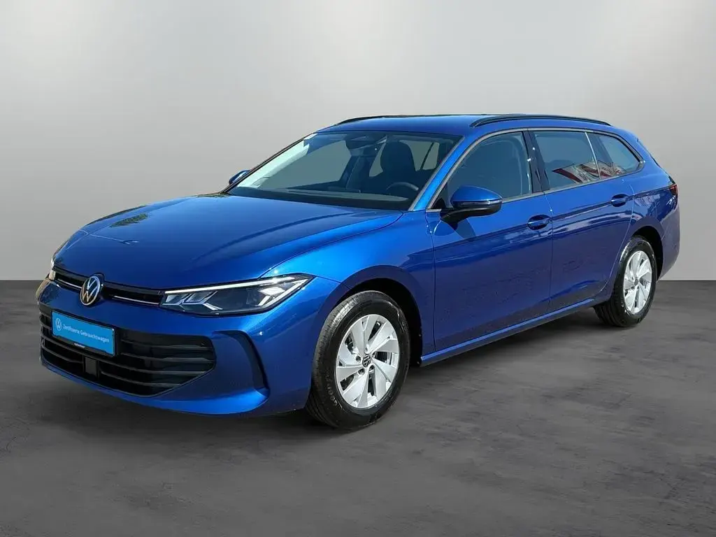 Gebraucht VW Passat Basis 150 PS (110 kW) 2025 Reef blue metallic Kombi