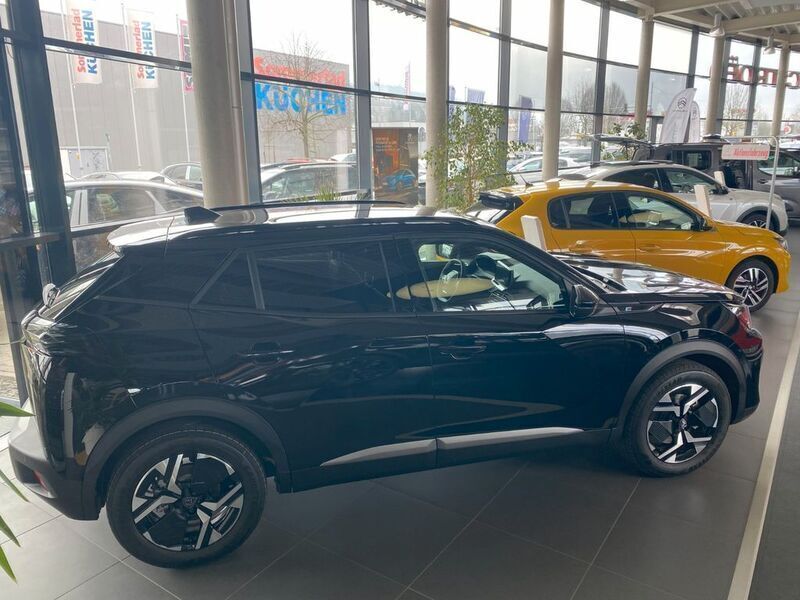 Gebraucht Peugeot e-2008 Allure 114 kW (156 PS) 2024 Schwarz SUV