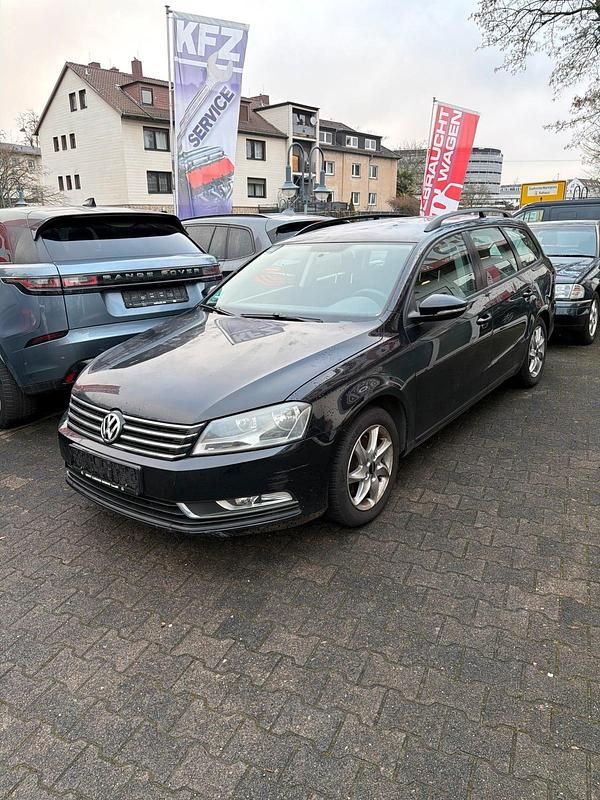 Schwarz Gebraucht 2011 VW Passat Kombi | 2.650 € (Superpreis) - Bild 1/4
