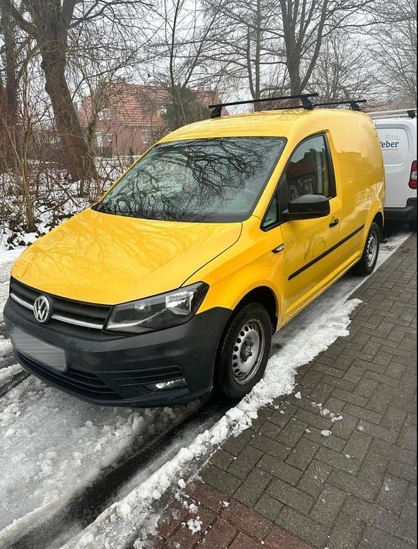 Usado VW Caddy 102 HP (75 kW) 2016 Amarelo Monovolume