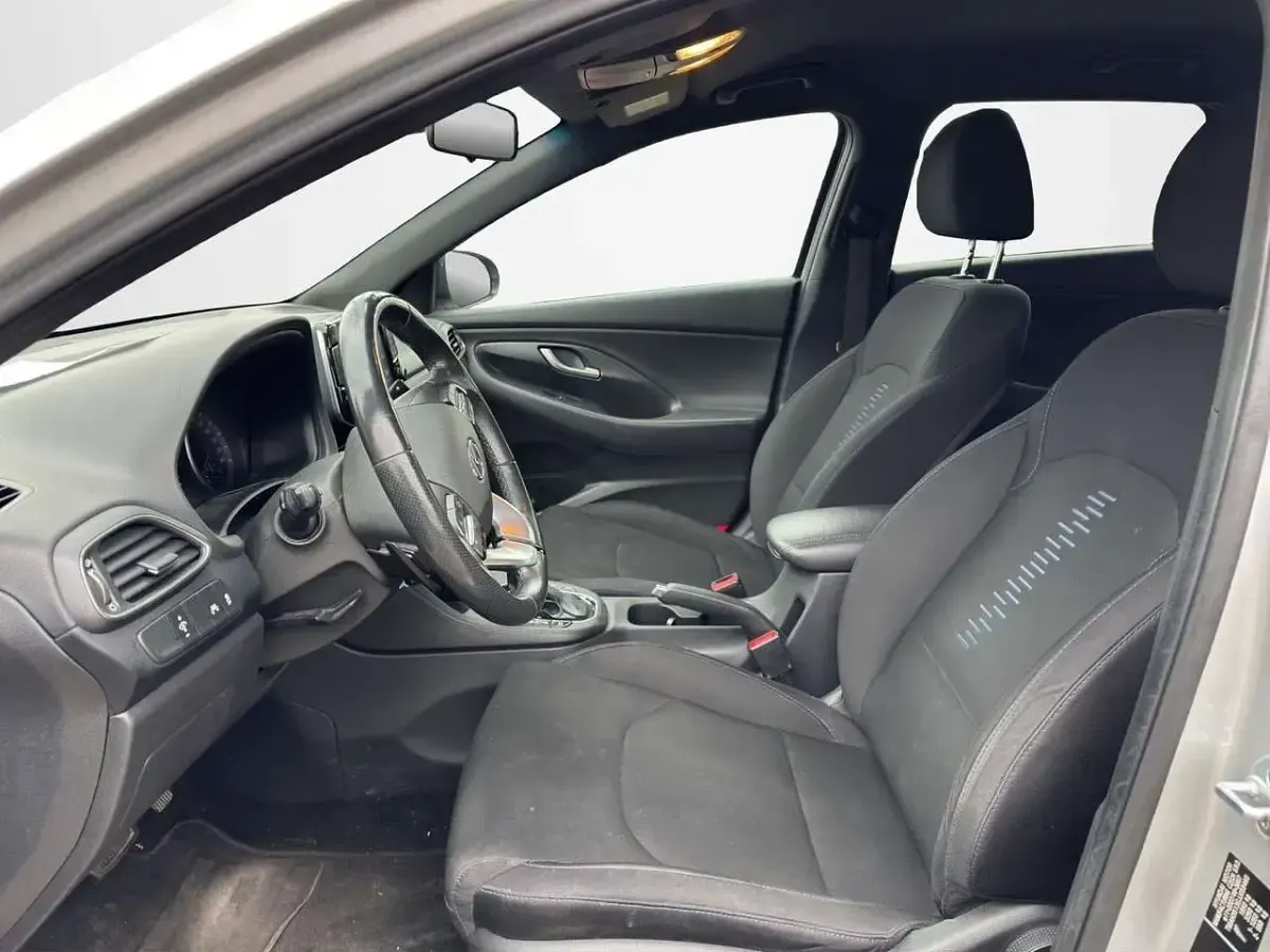 Gebraucht Hyundai i30 Passion 140 PS (102 kW) 2018 Platinum silver / mic Kleinwagen