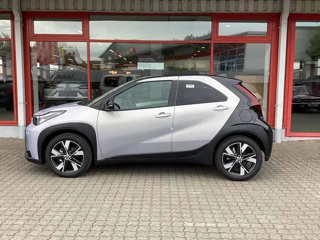 Neu Toyota Aygo X 116 PS (85 kW) 2026 Violett SUV