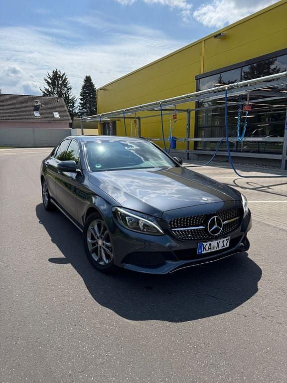 Grau Gebraucht 2016 Mercedes C180 Avantgarde Limousine | 15.499 € (Fairer Preis) - Bild 1/4