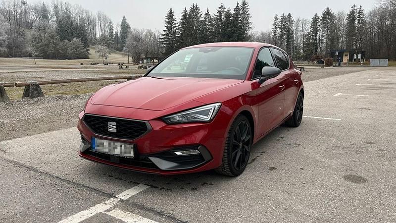 Rot Gebraucht 2021 Seat Leon FR Limousine | 21.000 € (Etwas zu teuer) - Bild 1/4