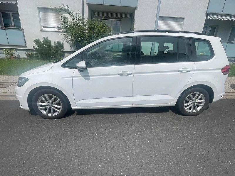 Gebraucht VW Touran Highline 150 PS (110 kW) 2018 Weiß Van / Kleinbus