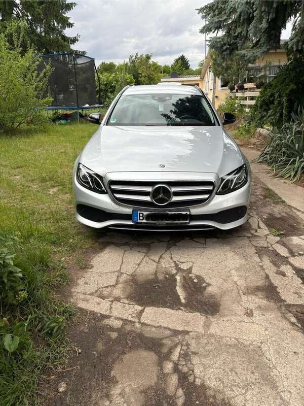 Grau Gebraucht 2017 Mercedes E220 Kombi | 24.000 € (Fairer Preis) - Bild 1/4