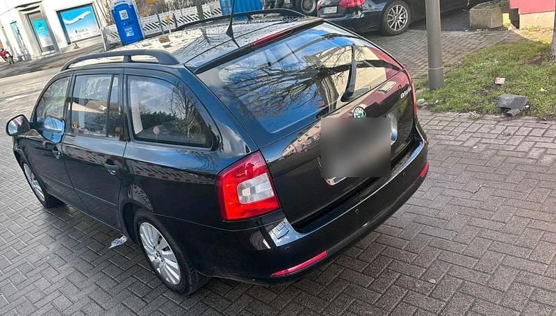 Gebraucht Skoda Octavia 105 PS (77 kW) 2013 Schwarz Kombi