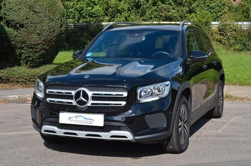 Nachtschwarz Gebraucht 2020 Mercedes GLB220 Style SUV | 27.750 € (Teuer) - Bild 1/4