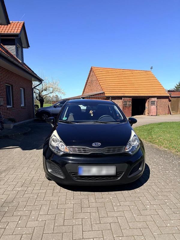 Second-hand Kia Rio 108 CP (79 kW) 2012 Negru Hatchback