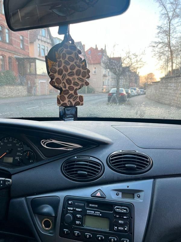 Gebraucht Ford Focus 101 PS (74 kW) 2002 Schwarz Limousine