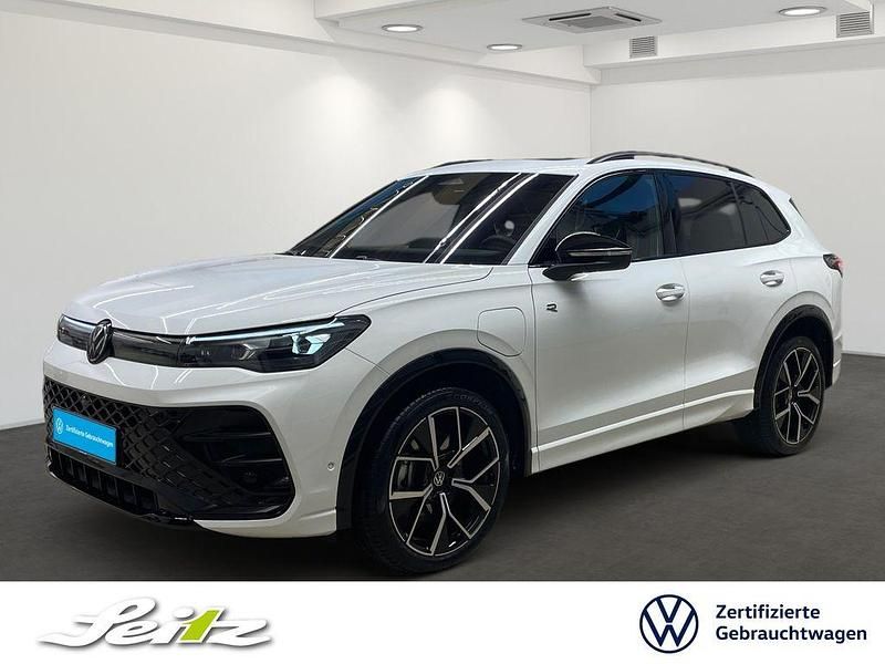 Pure white Gebraucht 2025 VW Tiguan R-line SUV | 49.948 € (Etwas zu teuer) - Bild 1/3