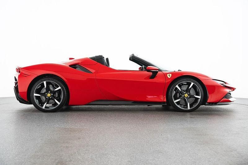 Gebraucht Ferrari SF90 780 PS (573 kW) 2025 Rot Cabrio