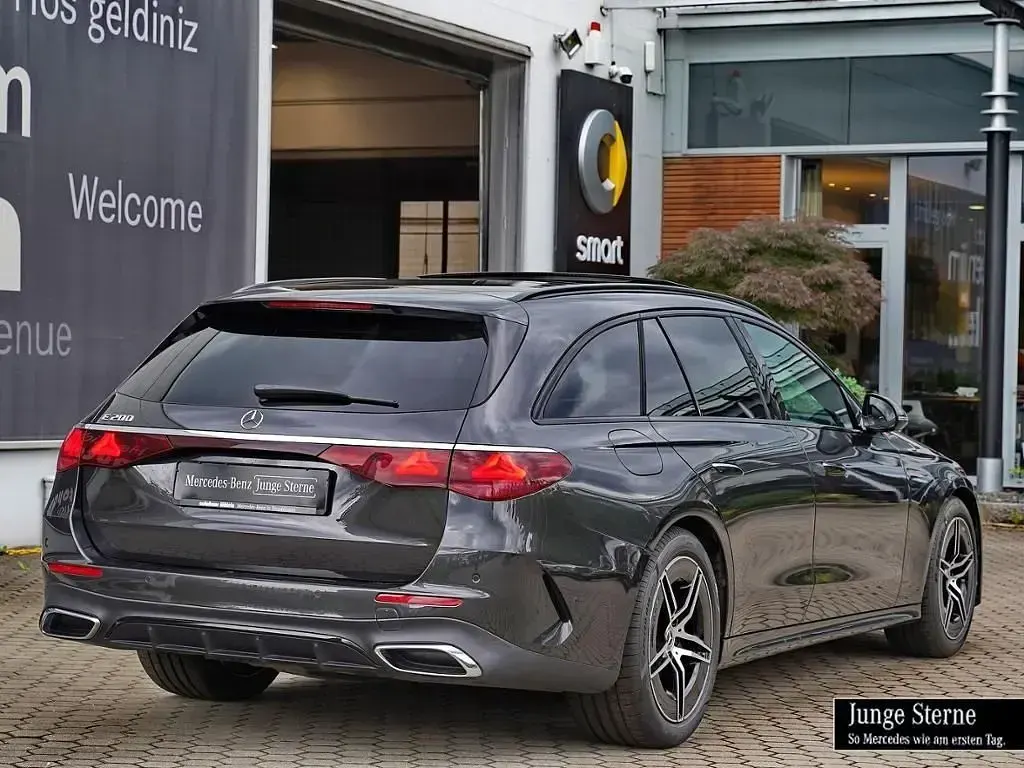 Gebraucht Mercedes E200 AMG 204 PS (150 kW) 2025 Graphitgrau Kombi