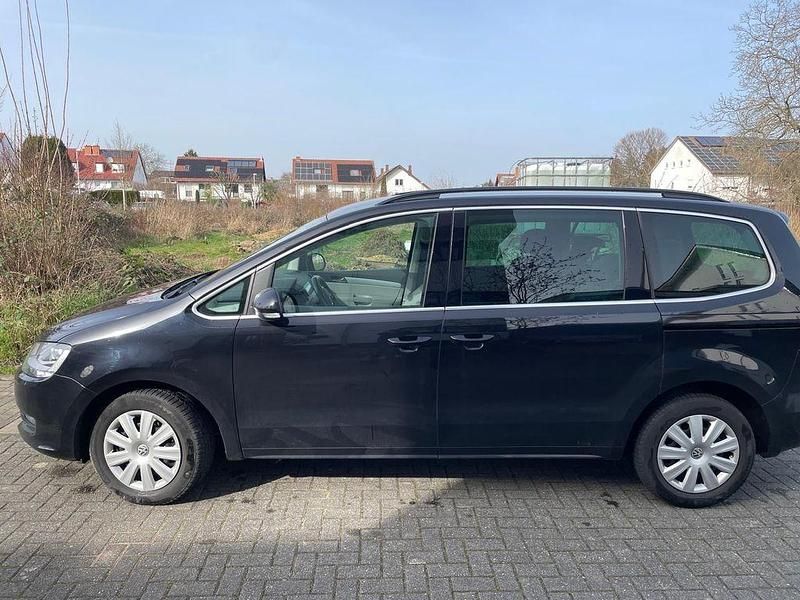 Gebraucht VW Sharan Comfortline 150 PS (110 kW) 2015 Schwarz Van / Kleinbus
