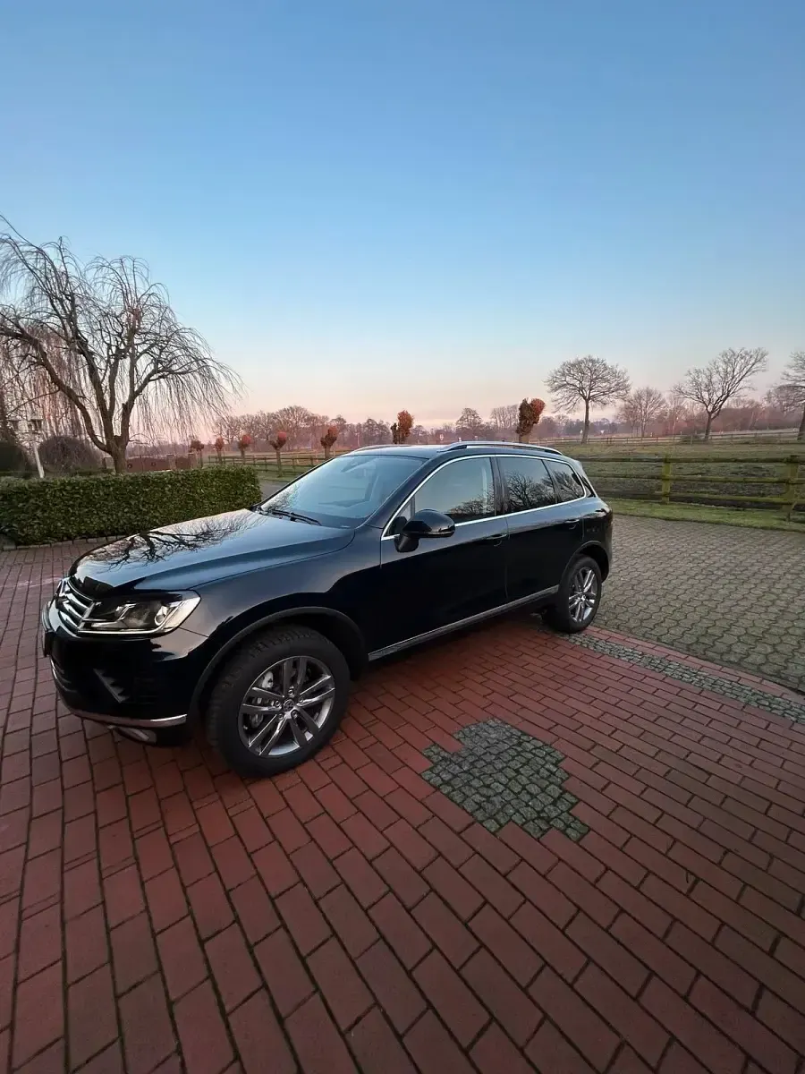 Gebraucht VW Touareg 262 PS (192 kW) 2015 Blau SUV