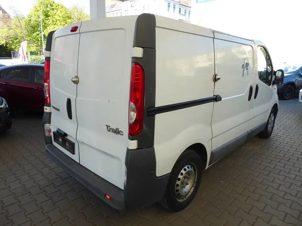 Gebraucht Renault Trafic 90 PS (66 kW) 2013 Weiß Van / Kleinbus