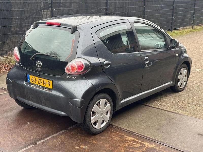 Gebraucht Toyota Aygo Comfort 68 PS (50 kW) 2010 Grau Kleinwagen