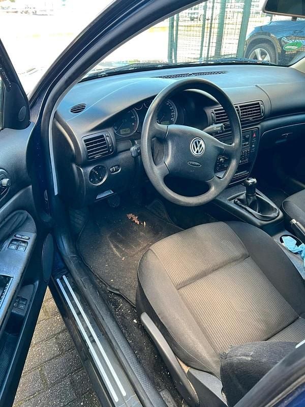 Gebraucht VW Passat 105 PS (77 kW) 2005 Blau Kombi