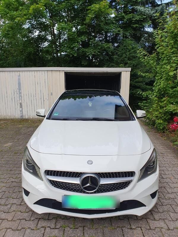 Weiß Gebraucht 2014 Mercedes CLA200 Limousine | 11.000 € (Fairer Preis) - Bild 1/4
