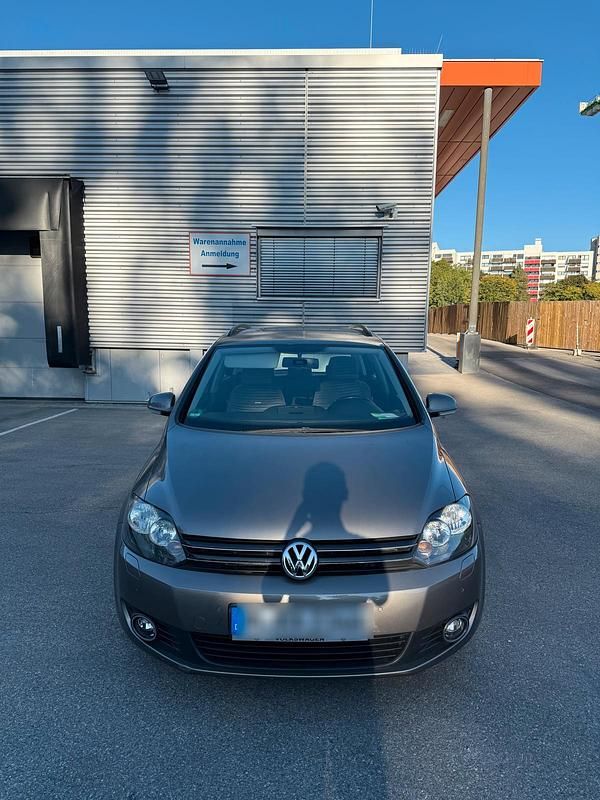 Braun Gebraucht 2009 VW Golf Plus Cross Van / Kleinbus | 7.500 € (Teuer) - Bild 1/4
