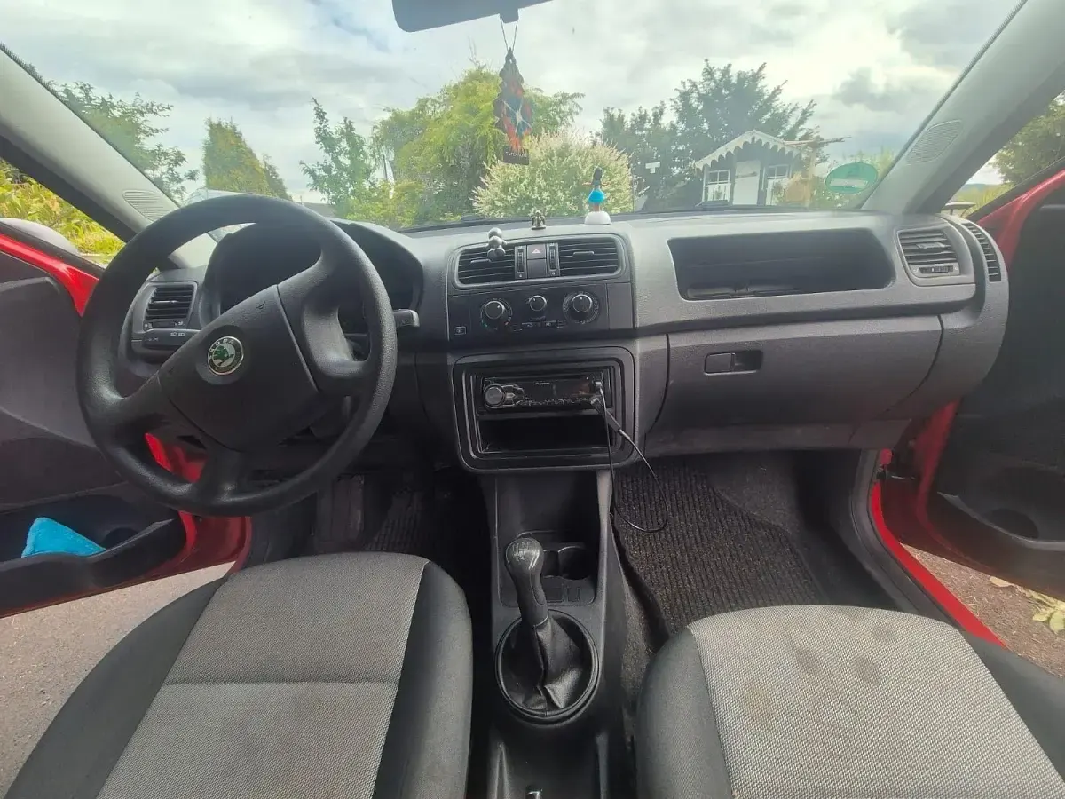 Gebraucht Skoda Fabia Classic 69 PS (50 kW) 2009 Rot Limousine