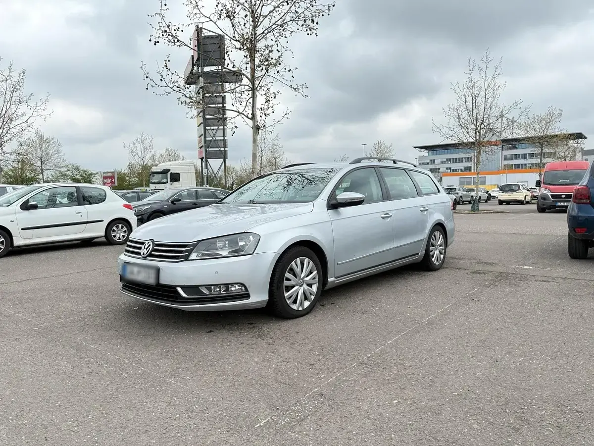 Gebraucht VW Passat 140 PS (102 kW) 2012 Silber Kombi