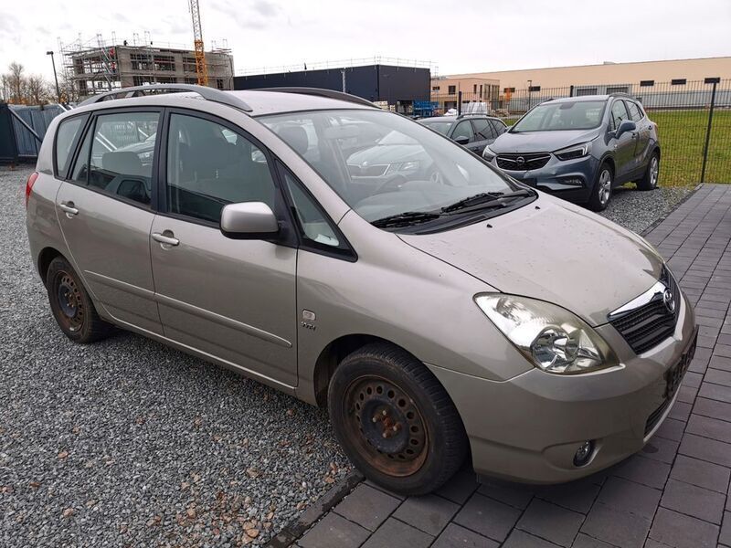 Silber Gebraucht 2004 Toyota Corolla Verso Sol Van / Kleinbus | 2.800 € (Fairer Preis) - Bild 1/4