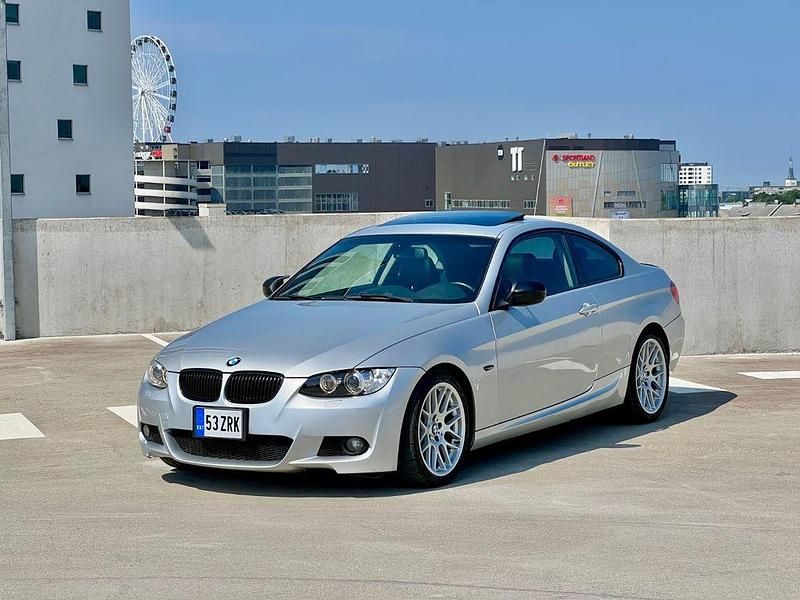 Silber Gebraucht 2009 BMW 335 Performance Coupé | 11.500 € - Bild 1/4