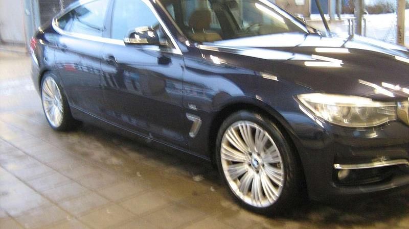 Gebraucht BMW 330 Luxury Line 258 PS (189 kW) 2015 Blau Limousine