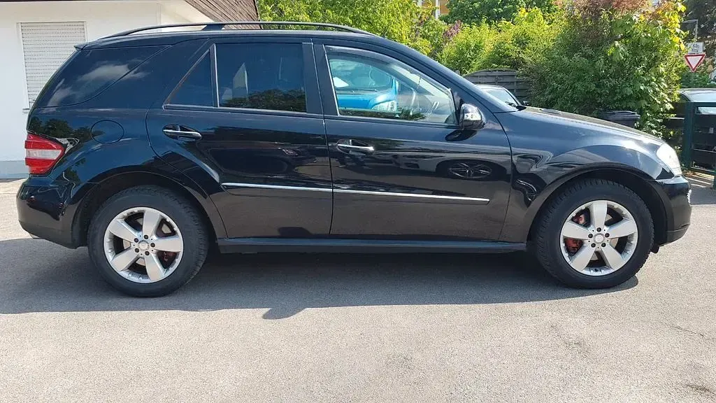 Gebraucht Mercedes ML320 224 PS (164 kW) 2007 Schwarz SUV