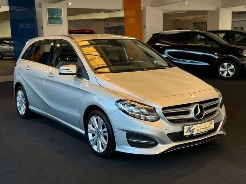 Silber Gebraucht 2015 Mercedes B180 Van / Kleinbus | 12.350 € (Guter Preis) - Bild 1/4