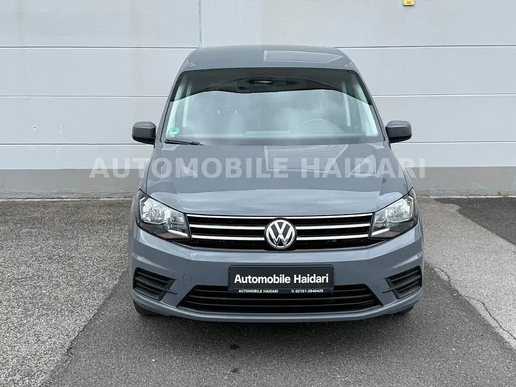 Usado VW Caddy Pure 102 CV (75 kW) 2021 Gris Monovolumen