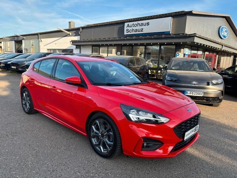 Rot Gebraucht 2018 Ford Focus ST-Line Limousine | 15.500 € (Guter Preis) - Bild 1/4