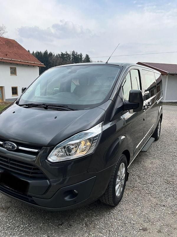 Gebraucht Ford Tourneo Titanium 155 PS (114 kW) 2015 Grau Van / Kleinbus