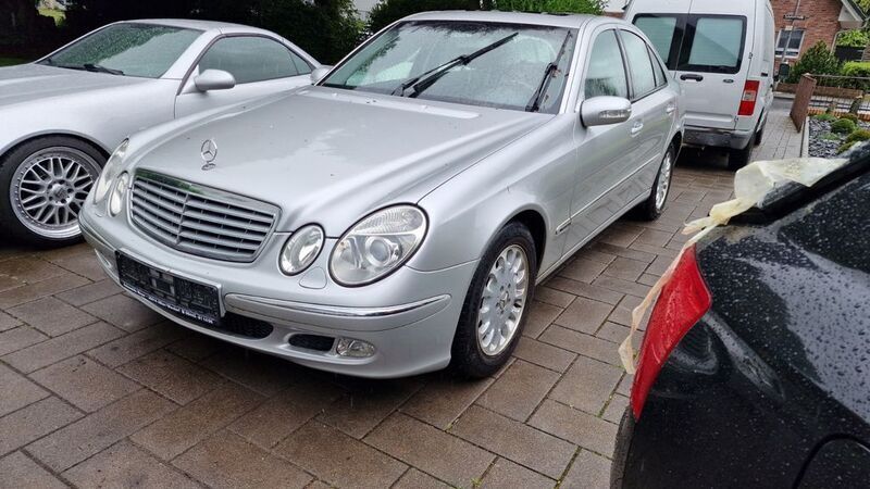 Silber Gebraucht 2003 Mercedes E270 Elegance Limousine | 2.800 € (Superpreis) - Bild 1/4