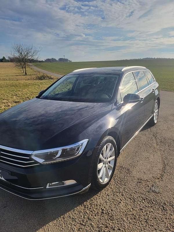 Schwarz Gebraucht 2018 VW Passat Highline Kombi | 15.490 € (Fairer Preis) - Bild 1/4
