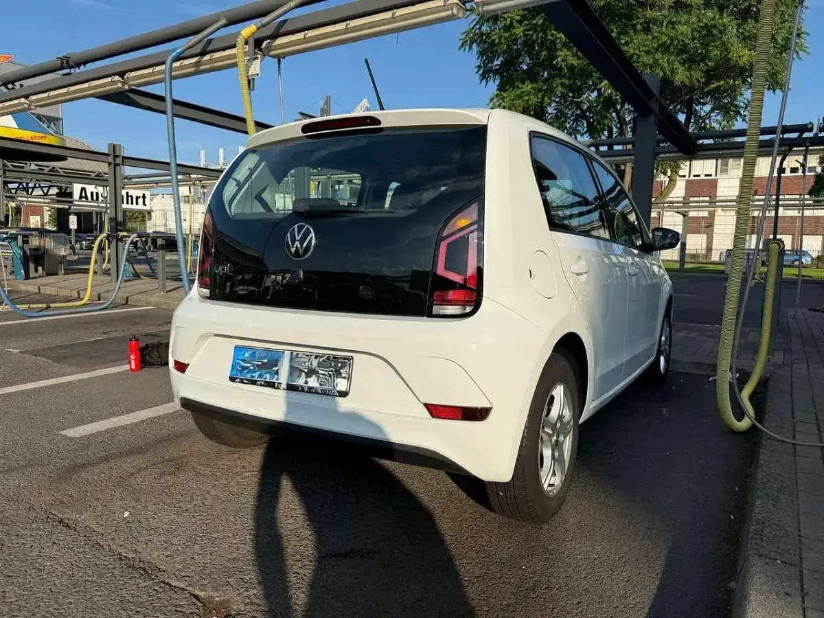 Gebraucht VW up! 65 PS (47 kW) 2021 Weiß Kleinwagen