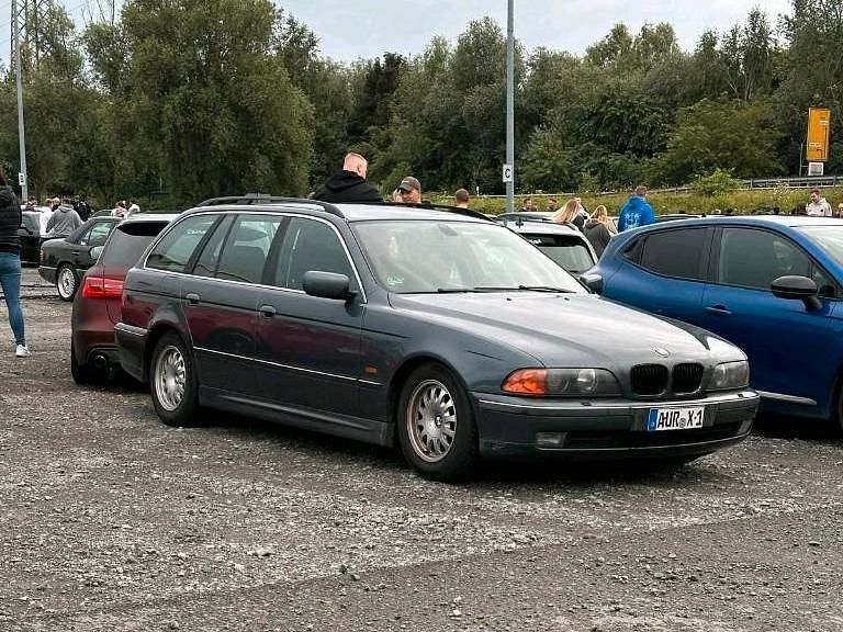 Grau Gebraucht 2000 BMW 520 Kombi | 3.000 € (Etwas zu teuer) - Bild 1/4
